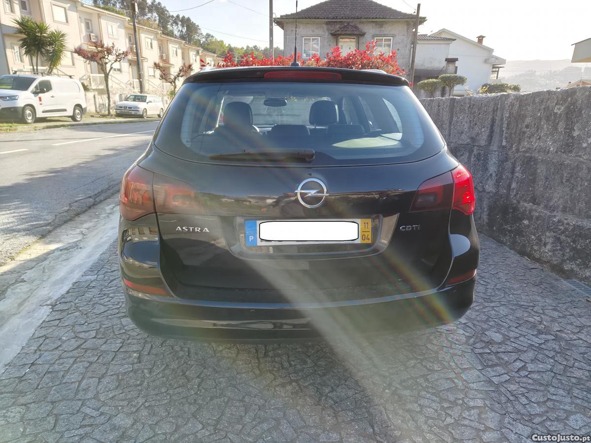 Opel Astra 1.7 CDTI Sports Tourer - Impecável — fotografia 3