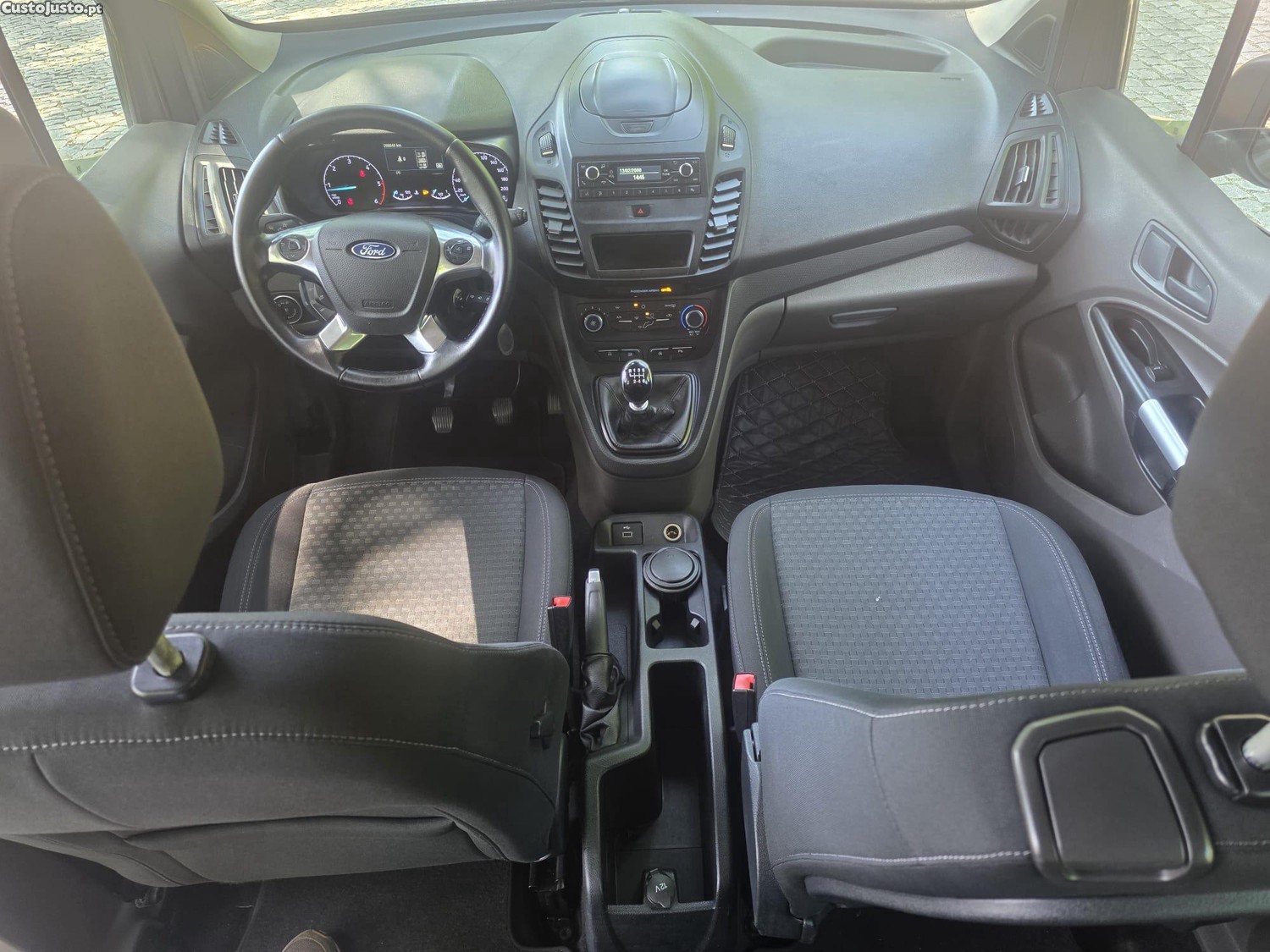 Ford Tourneo 1.5 tdci l2 7 Lugares — fotografia 4