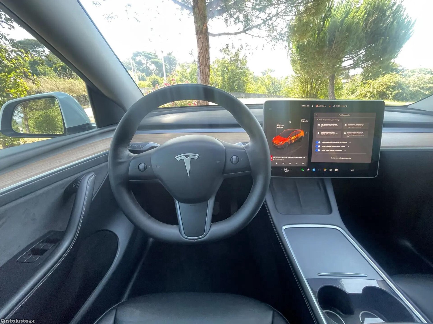 Tesla Model Y Long Range Dual Motor AWD — fotografia 3