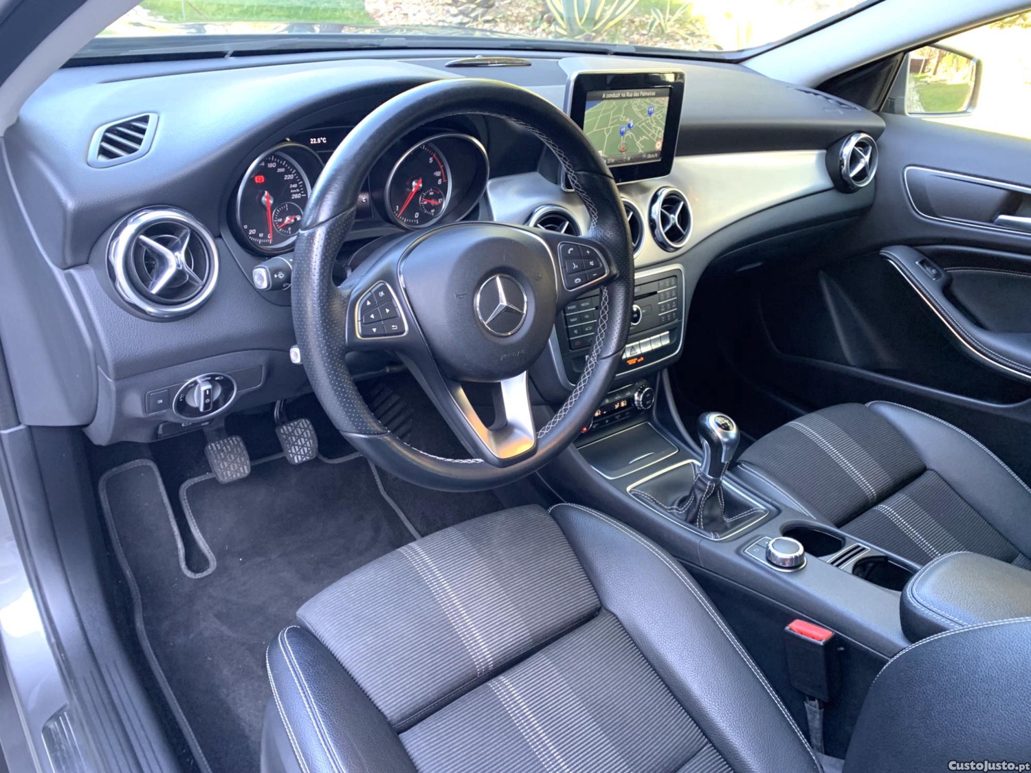 Mercedes-Benz GLA 180 D Urban Nacional 72 Mil kms — fotografia 9