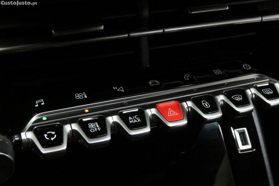 Peugeot 2008 1.2 PureTech Allure — fotografia 10