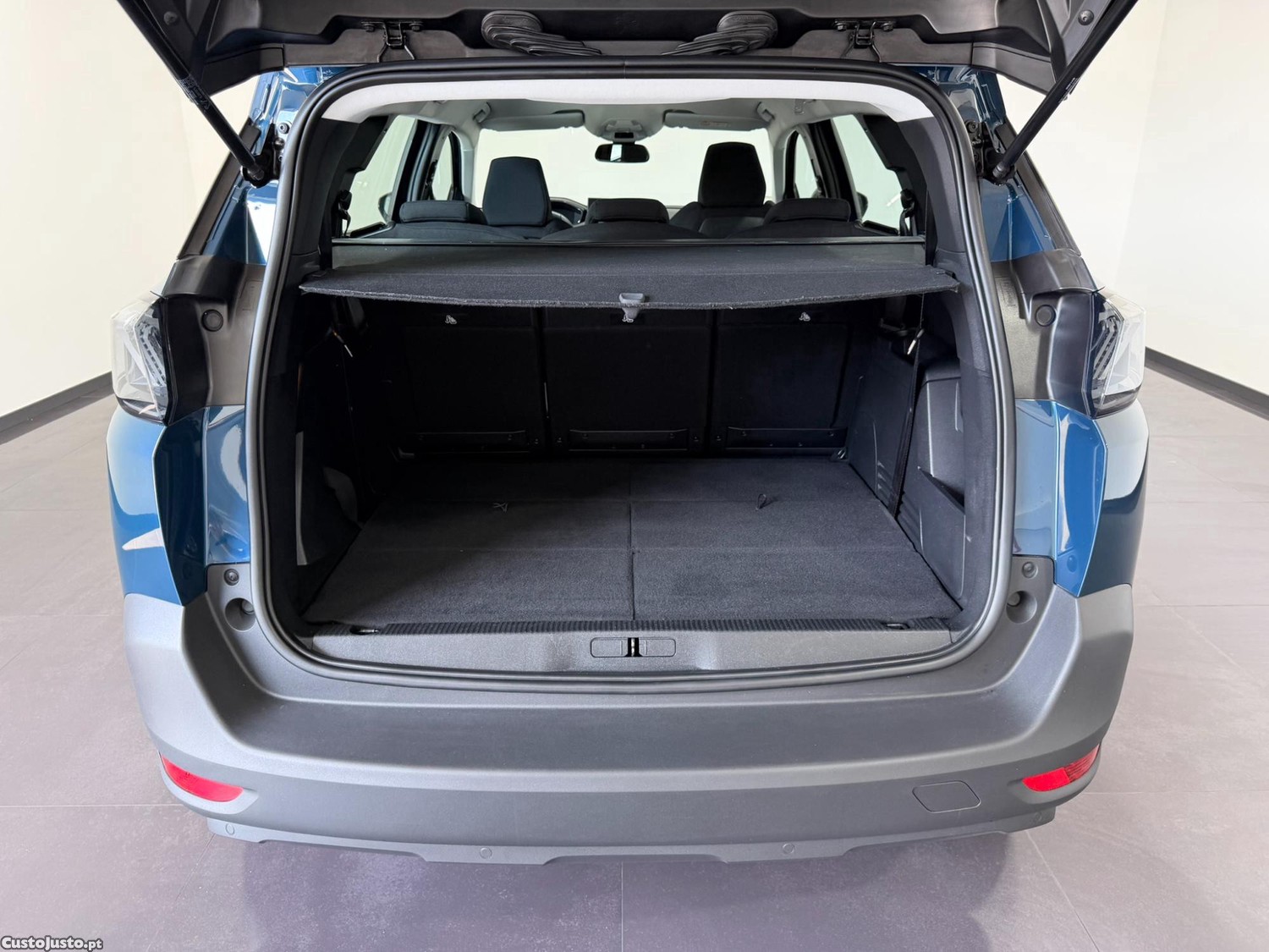Peugeot 5008 1.5 BLUEHDI ACTIVE PACK EAT8 130 CV - NACIONAL - 7 LUGARES — fotografia 6