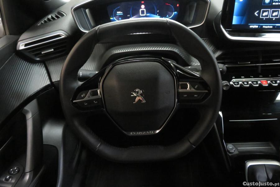Peugeot 2008 1.2 PureTech Allure — fotografia 21