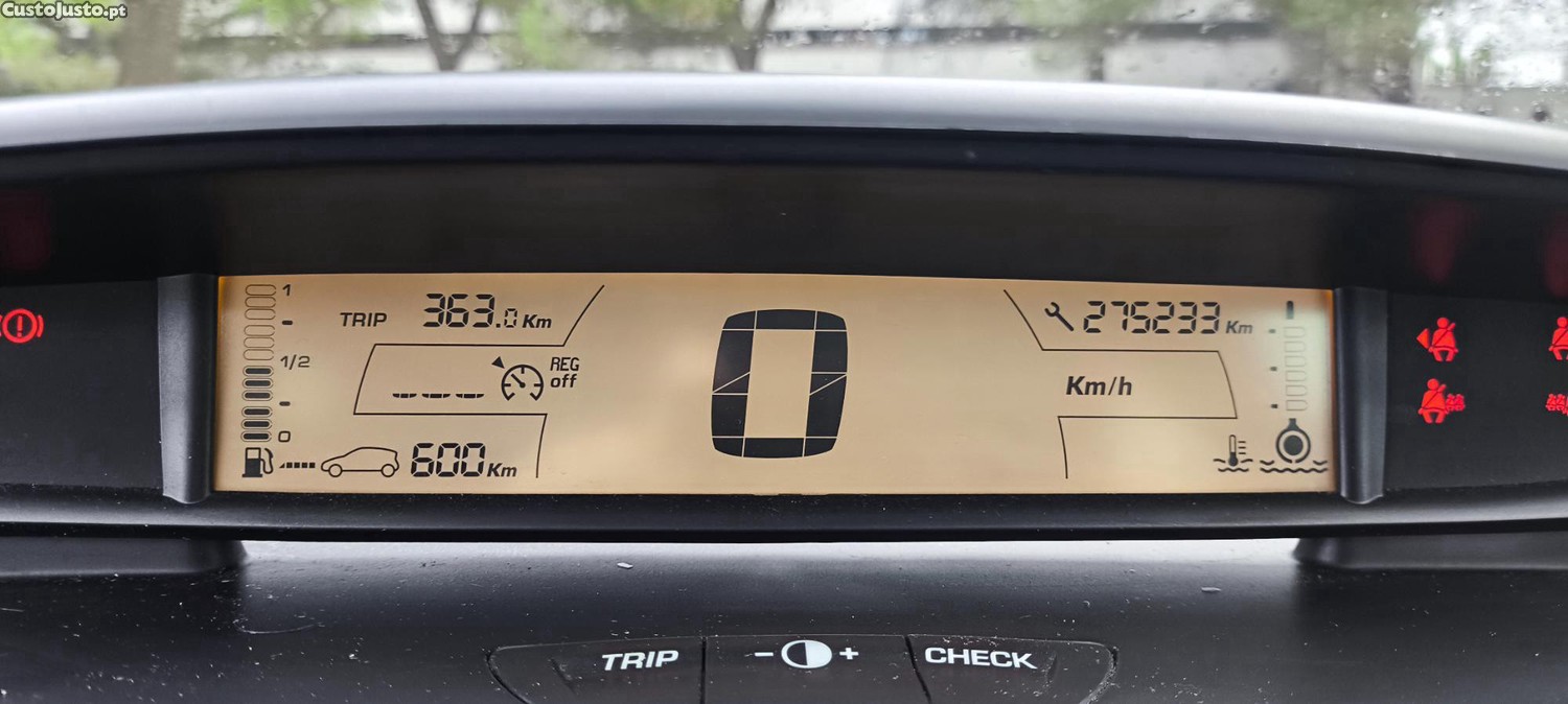 Citroën C4 1.6 HDi de 110cv, Exclusive — fotografia 3