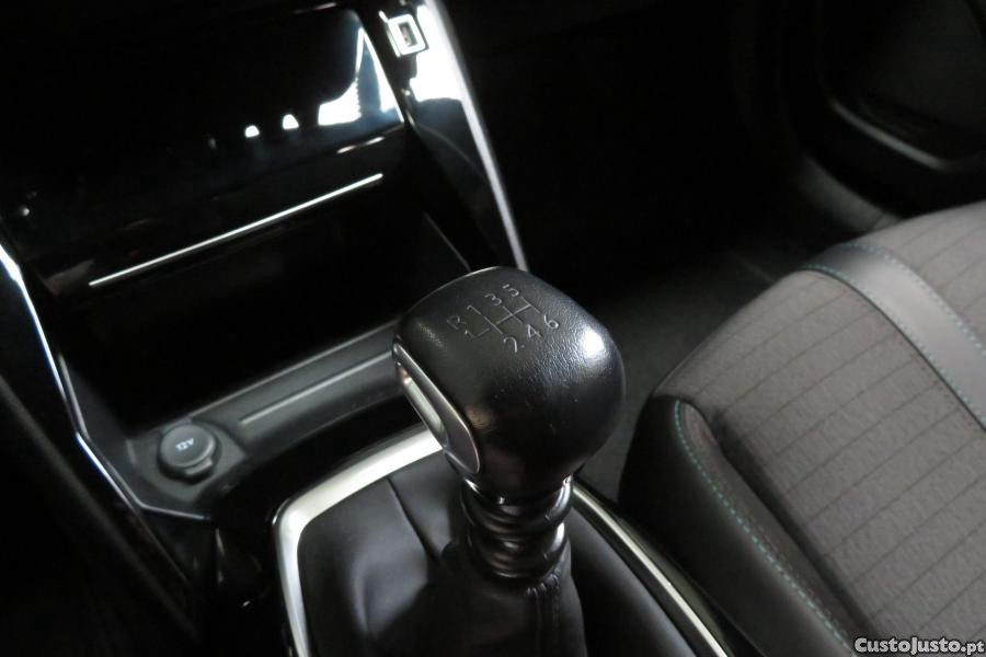 Peugeot 2008 1.2 PureTech Allure — fotografia 9