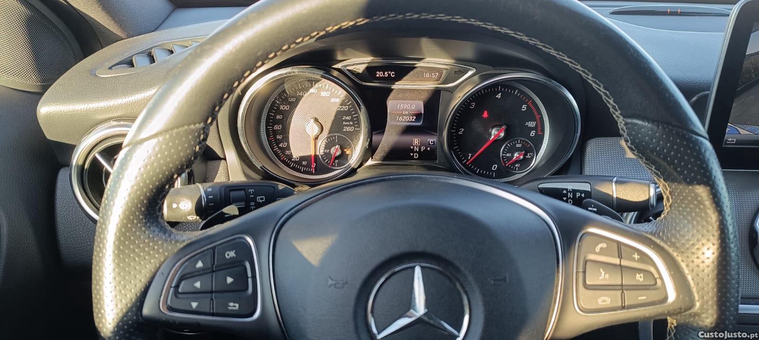 Mercedes-Benz GLA 180 180 D — fotografia 9