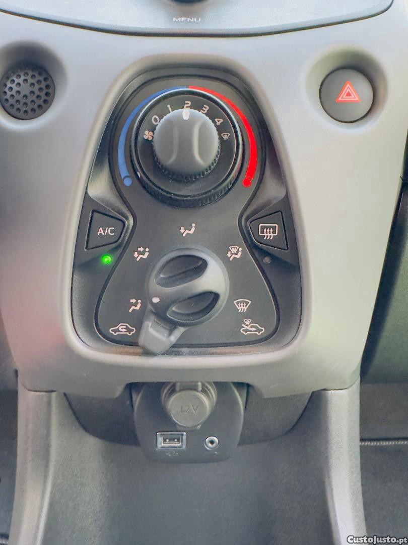 Peugeot 108 1.0 VTi Allure — fotografia 10
