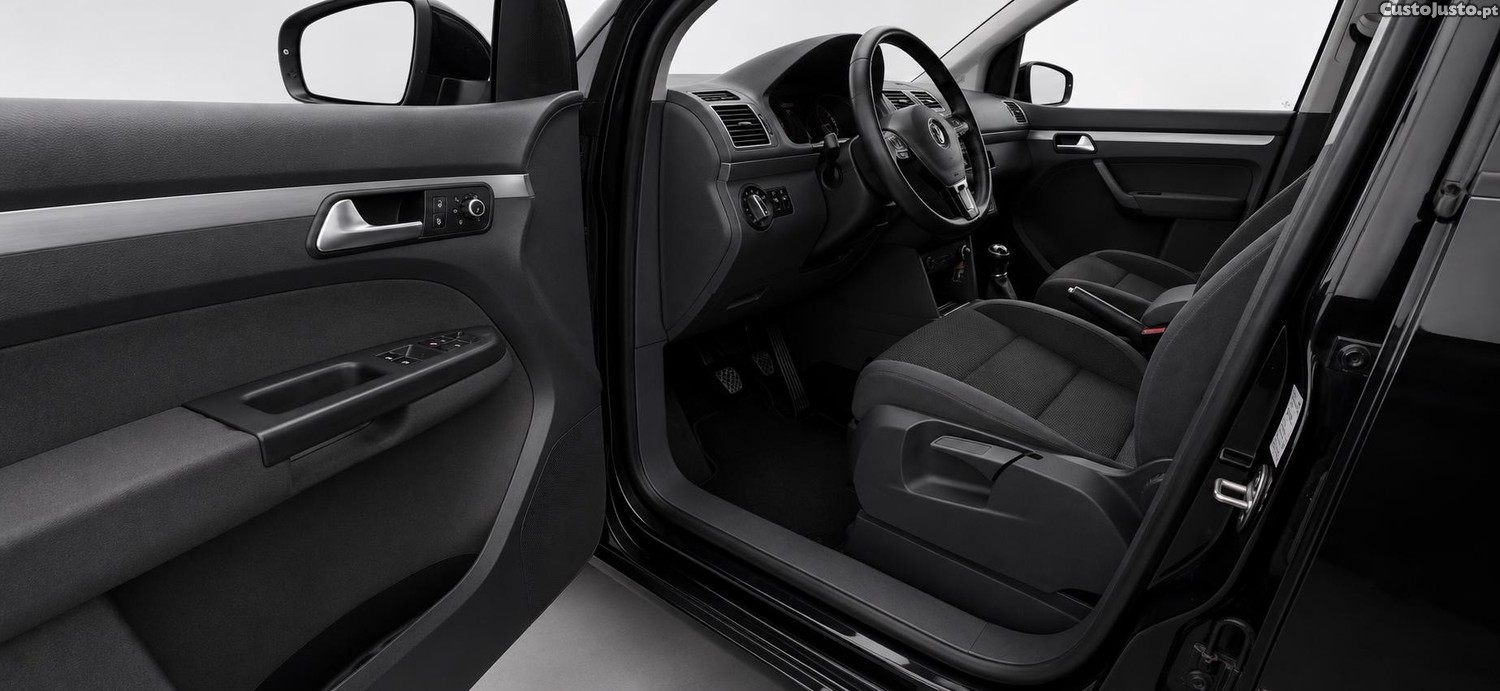 Volkswagen Touran Sport — fotografia 9