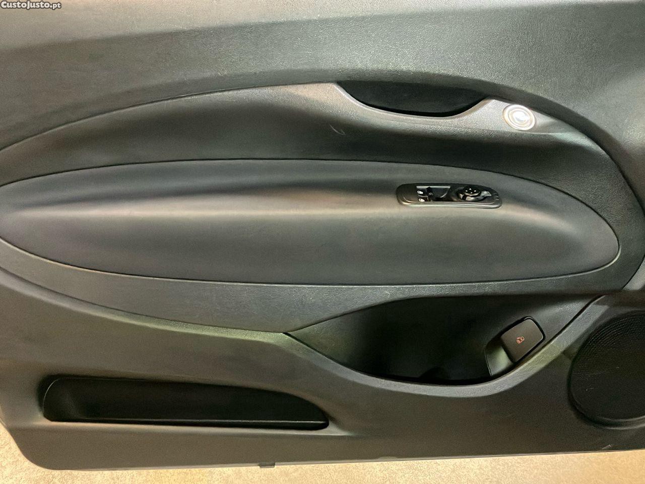 Fiat 500 e Icon Plus 42 KWh — fotografia 2