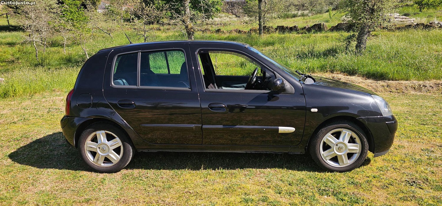 Renault Clio - — fotografia 3