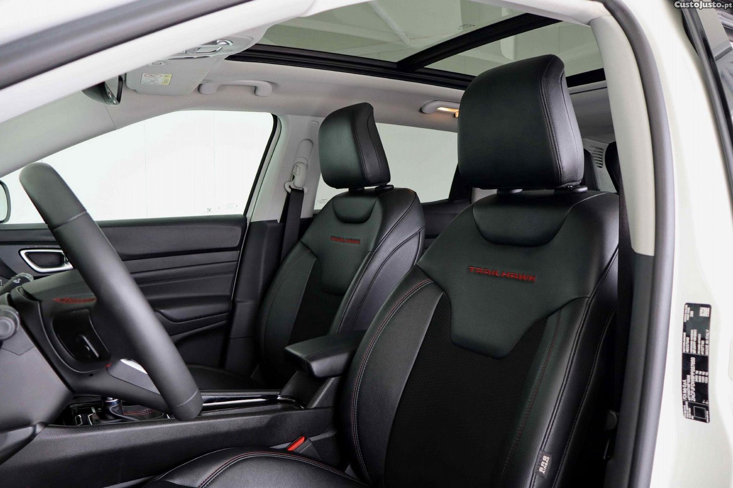 Jeep Compass 1.3 TG Trailhawk — fotografia 26