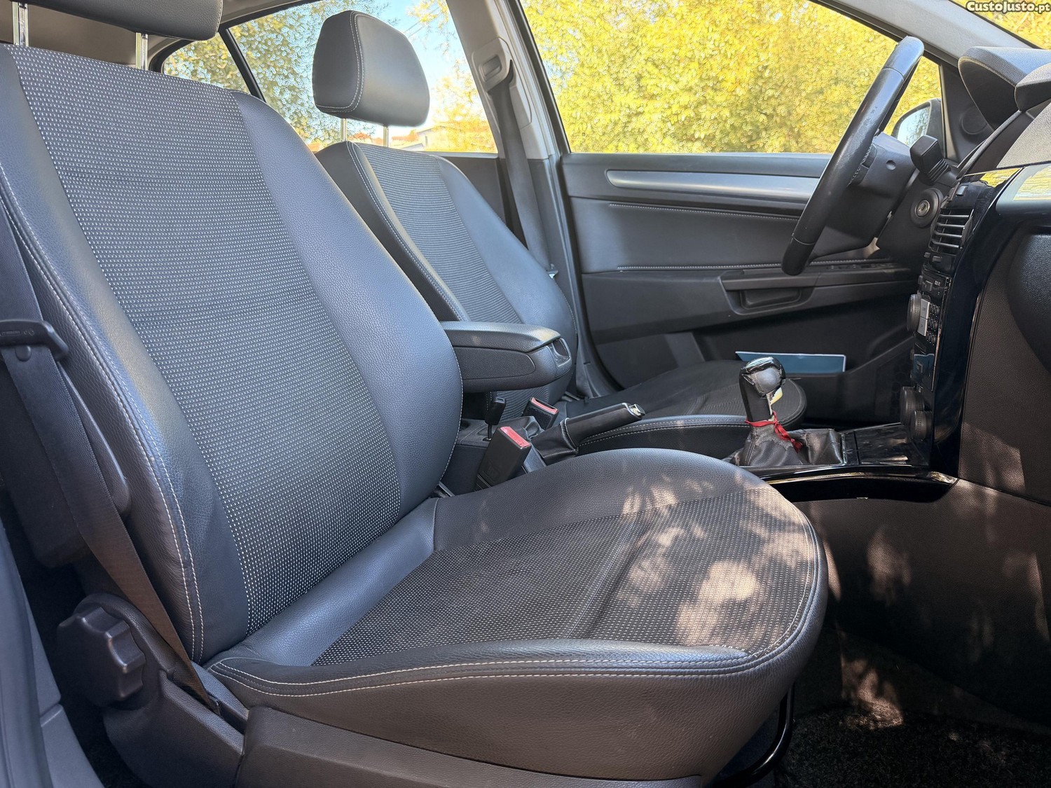 Opel Astra 1.3cdti cosmo — fotografia 3
