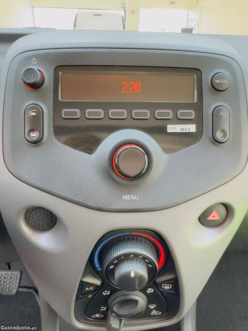 Peugeot 108 1.0 VTi Allure — fotografia 9