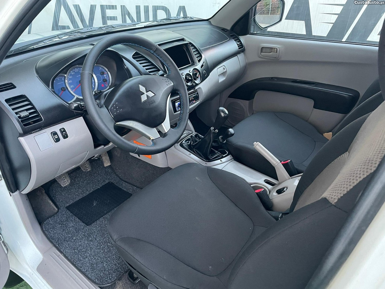 Mitsubishi L200 2.5 DI-D Club Invite 3L 4WD — fotografia 12