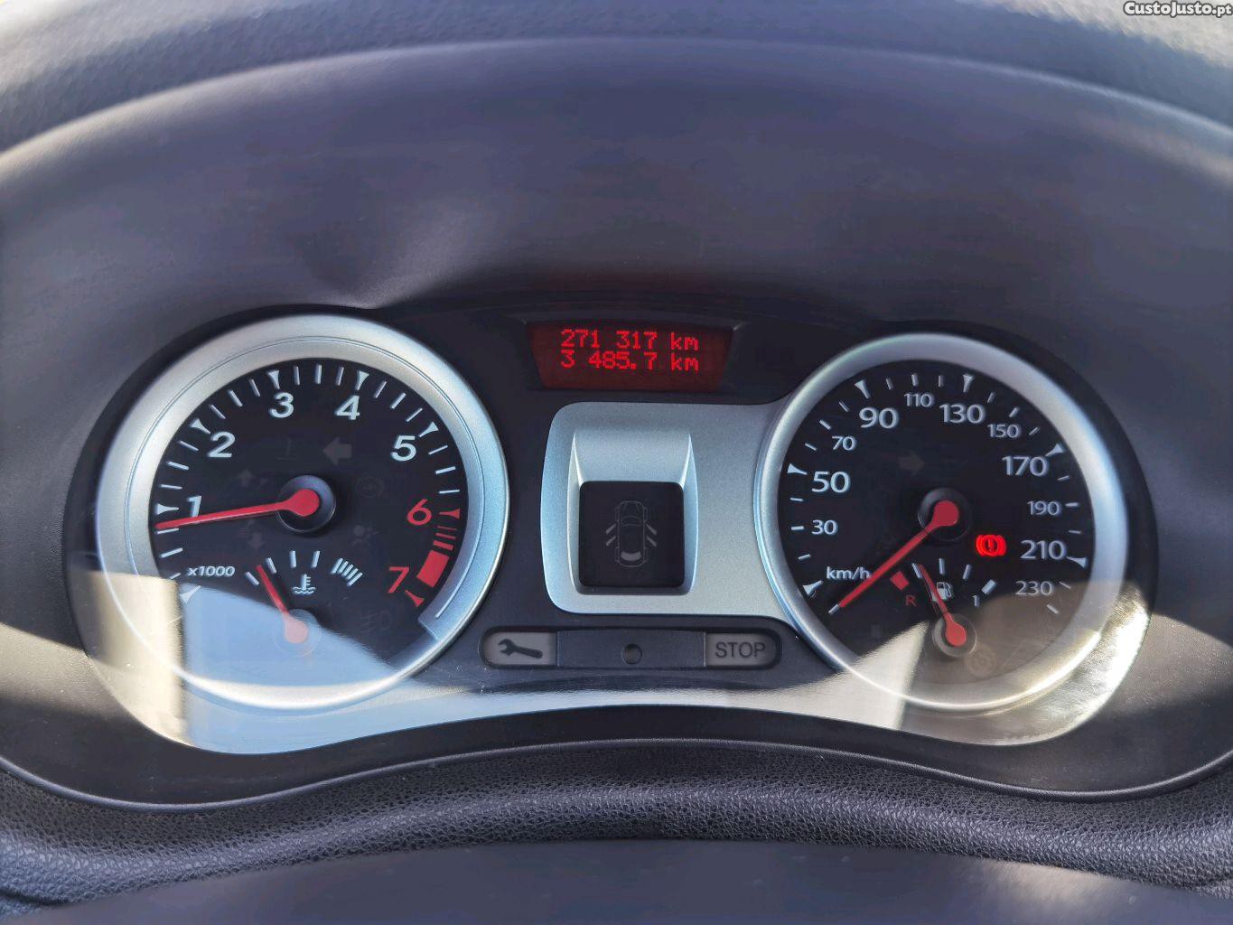 Renault Clio 1.2 Dynamic S GPS — fotografia 2