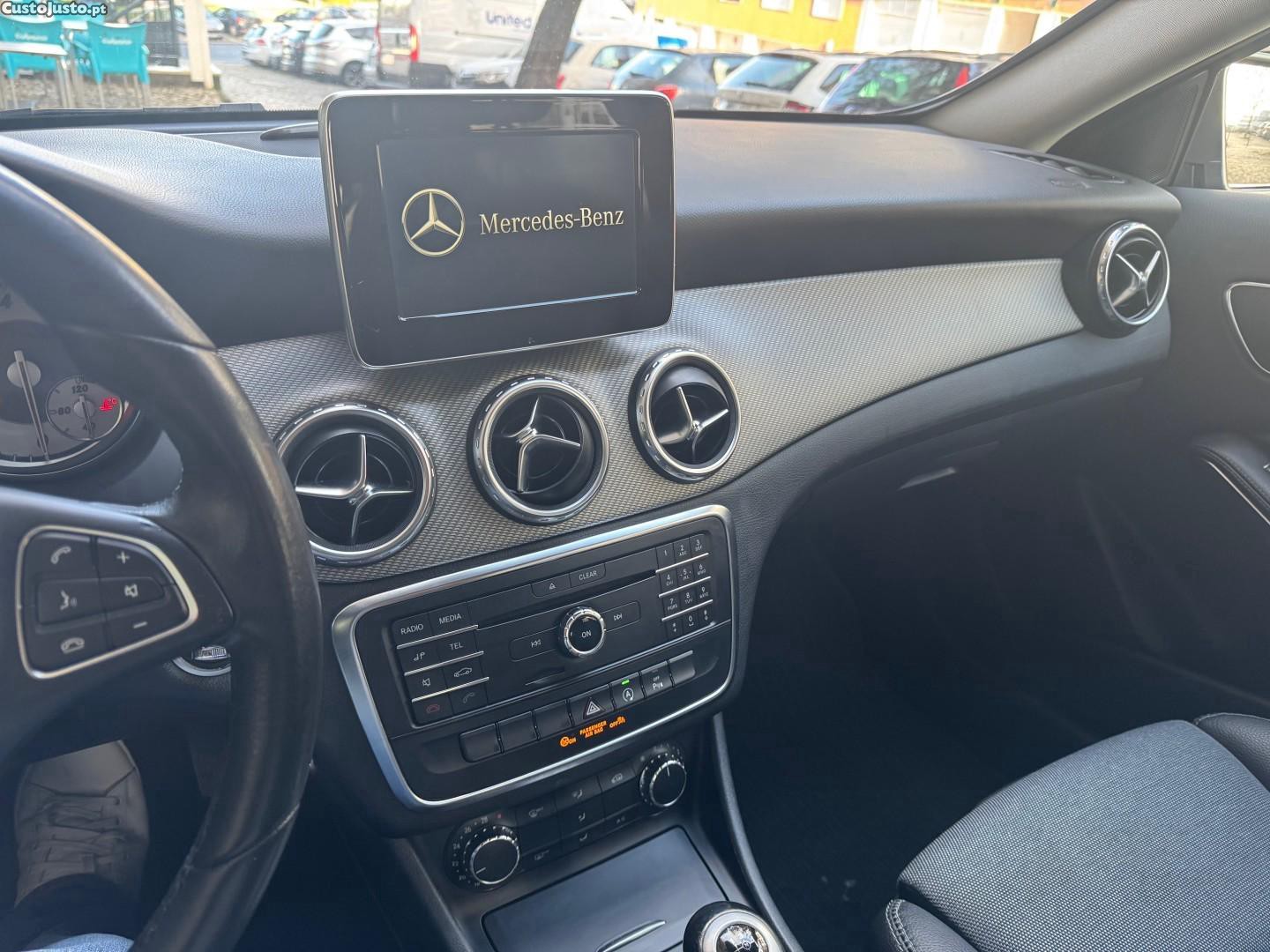 Mercedes-Benz GLA 180 d — fotografia 2