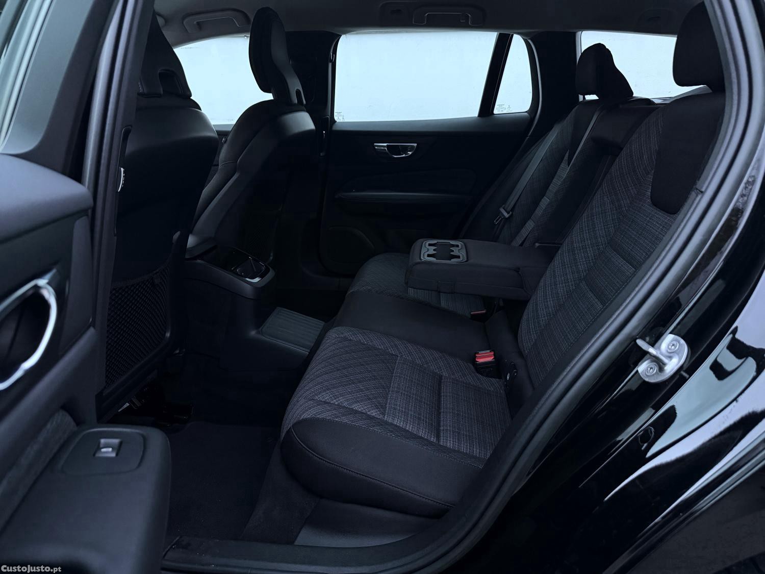 Volvo V60 2.0 T6 AWD TE Essent — fotografia 4