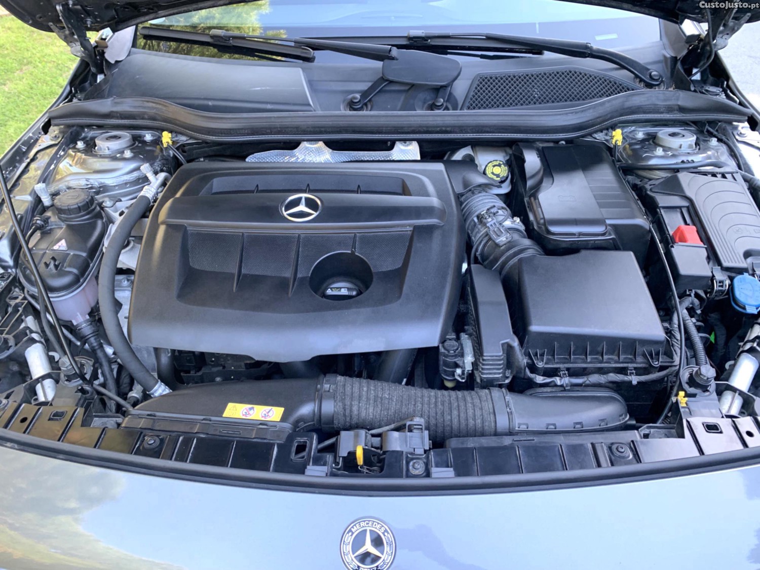 Mercedes-Benz GLA 180 D Urban Nacional 72 Mil kms — fotografia 4