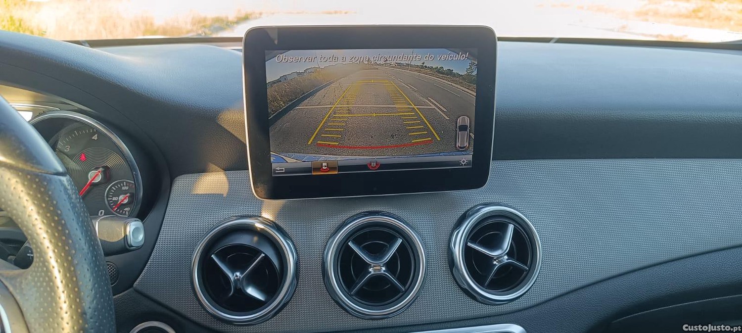 Mercedes-Benz GLA 180 180 D — fotografia 5