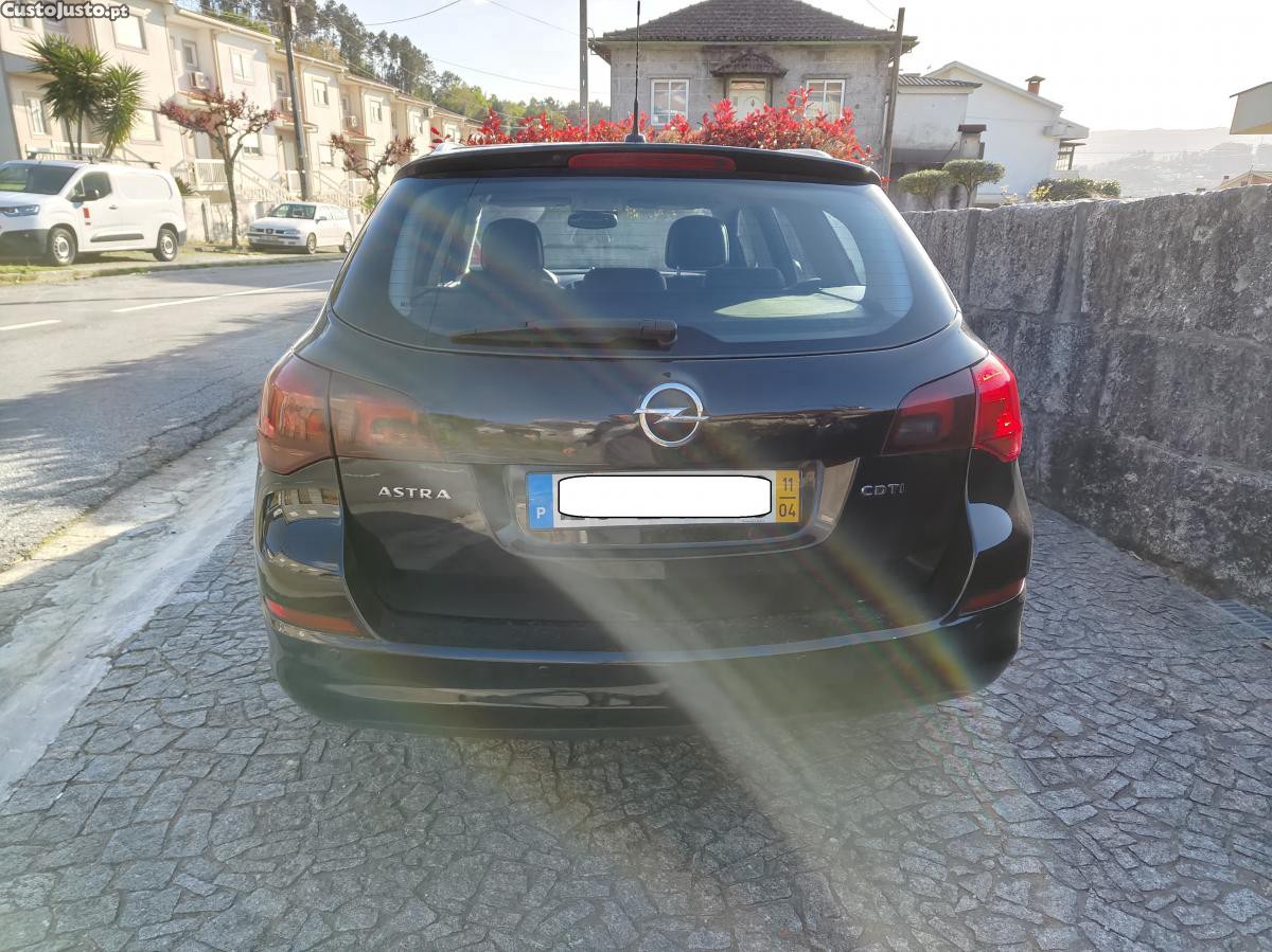 Opel Astra 1.7 CDTI Sports Tourer - Impecável — fotografia 2