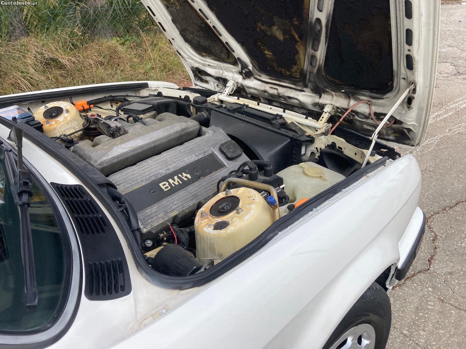 BMW 318 Is — photo 5