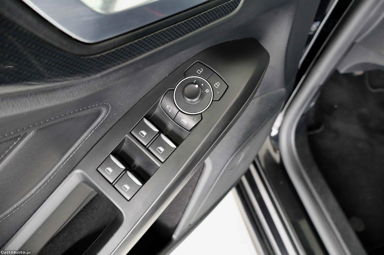 Ford Focus SW 1.0 EcoBoost MHEV ST-Line — fotografia 17