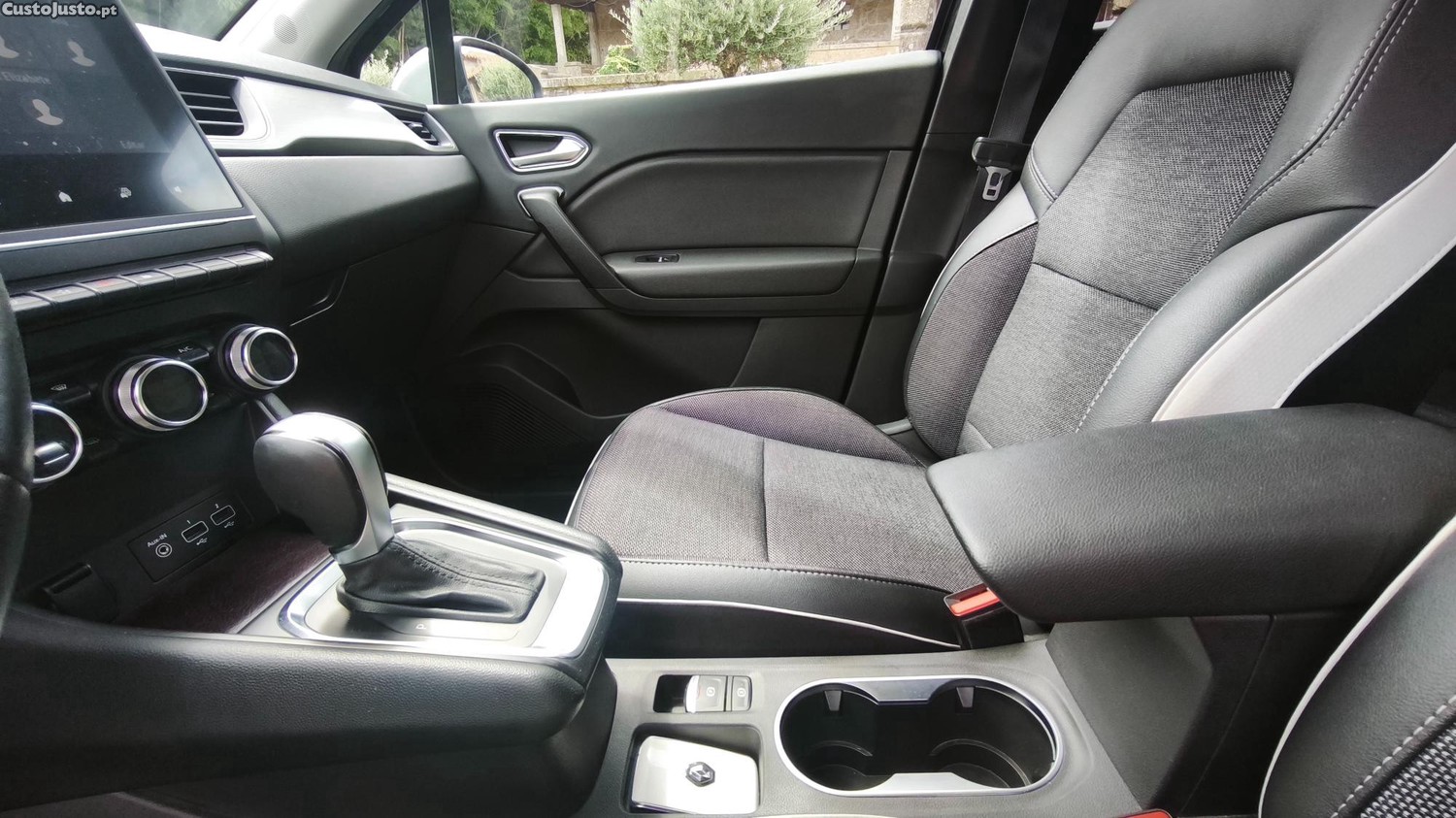 Renault Captur CAPTUR 1.3 TCE EXCLUSIVE EDC — fotografia 4