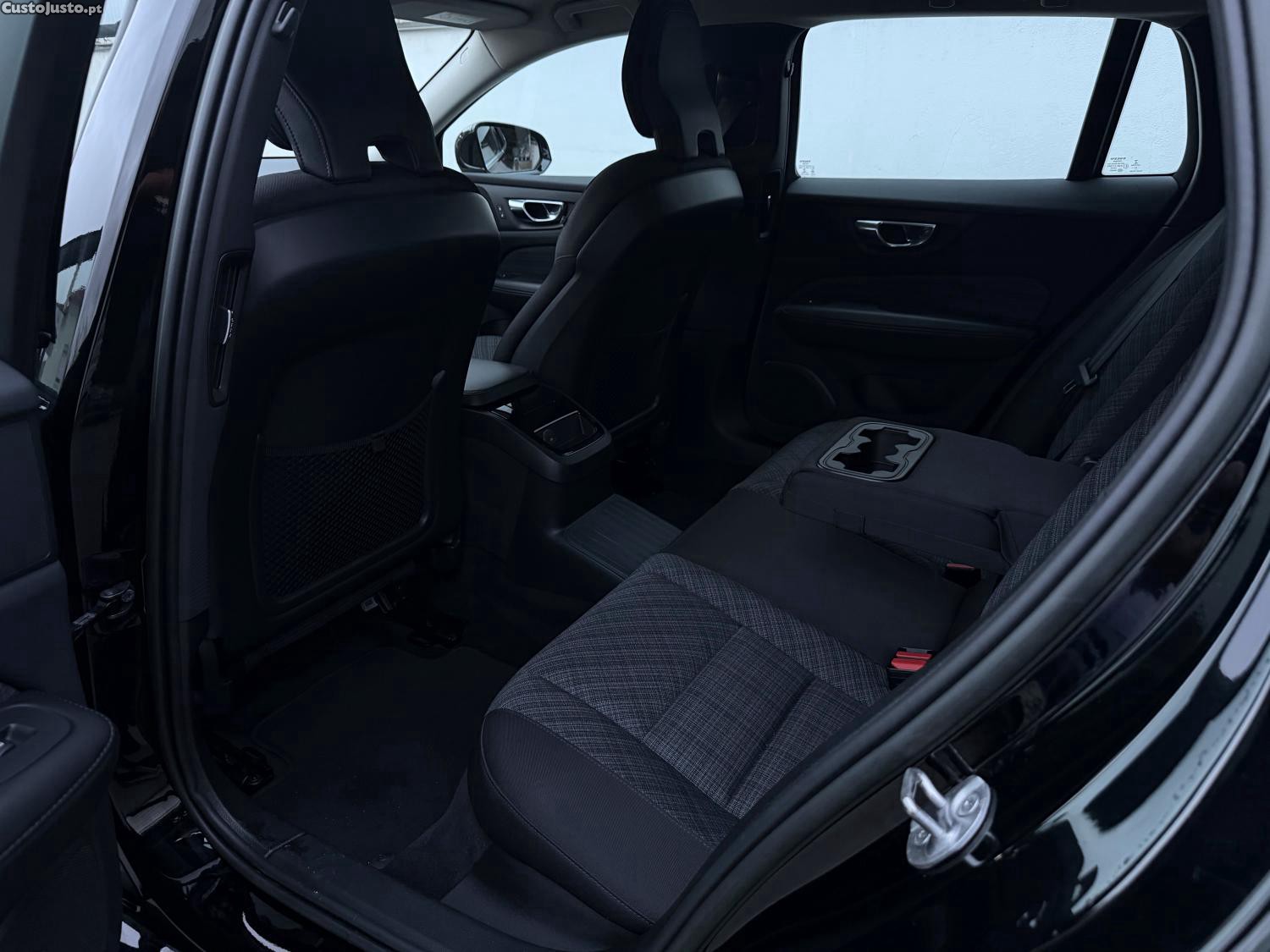 Volvo V60 2.0 T6 AWD TE Essent — fotografia 3