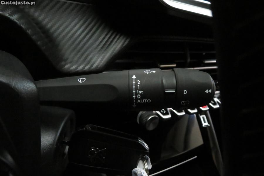 Peugeot 2008 1.2 PureTech Allure — fotografia 6