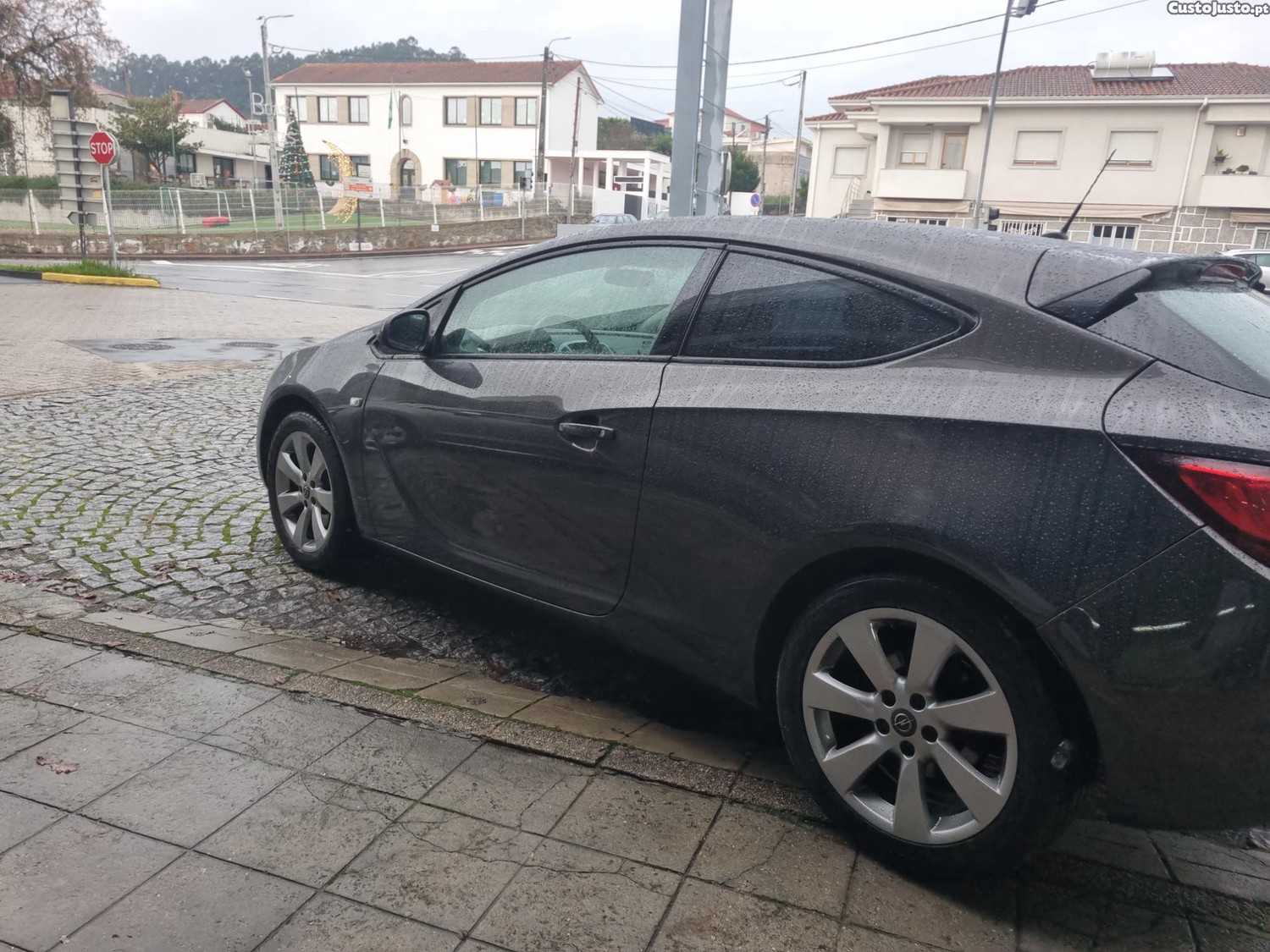 Opel Astra GTC 1.7 CDTI 130CV — fotografia 11