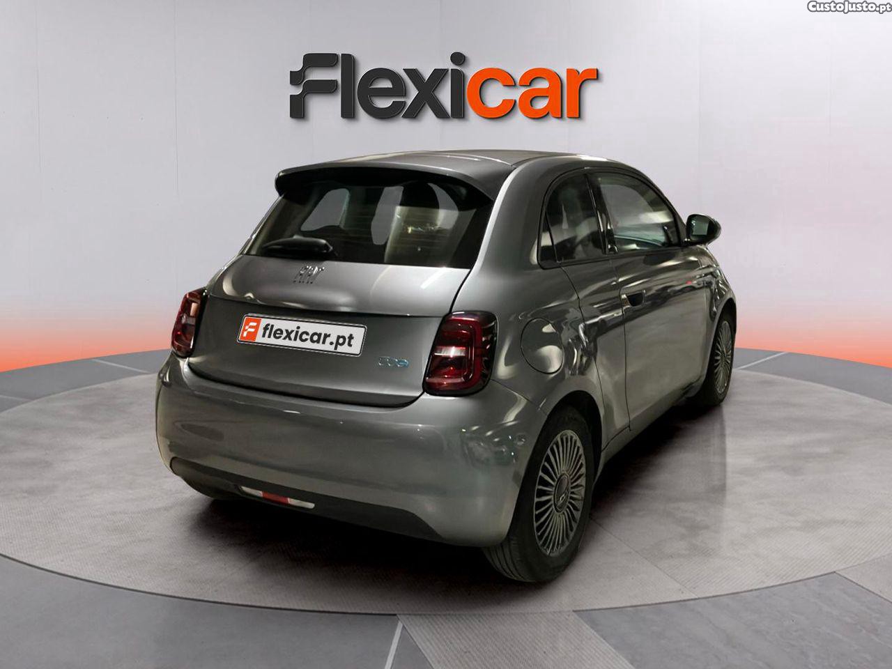 Fiat 500 e Icon Plus 42 KWh — fotografia 19