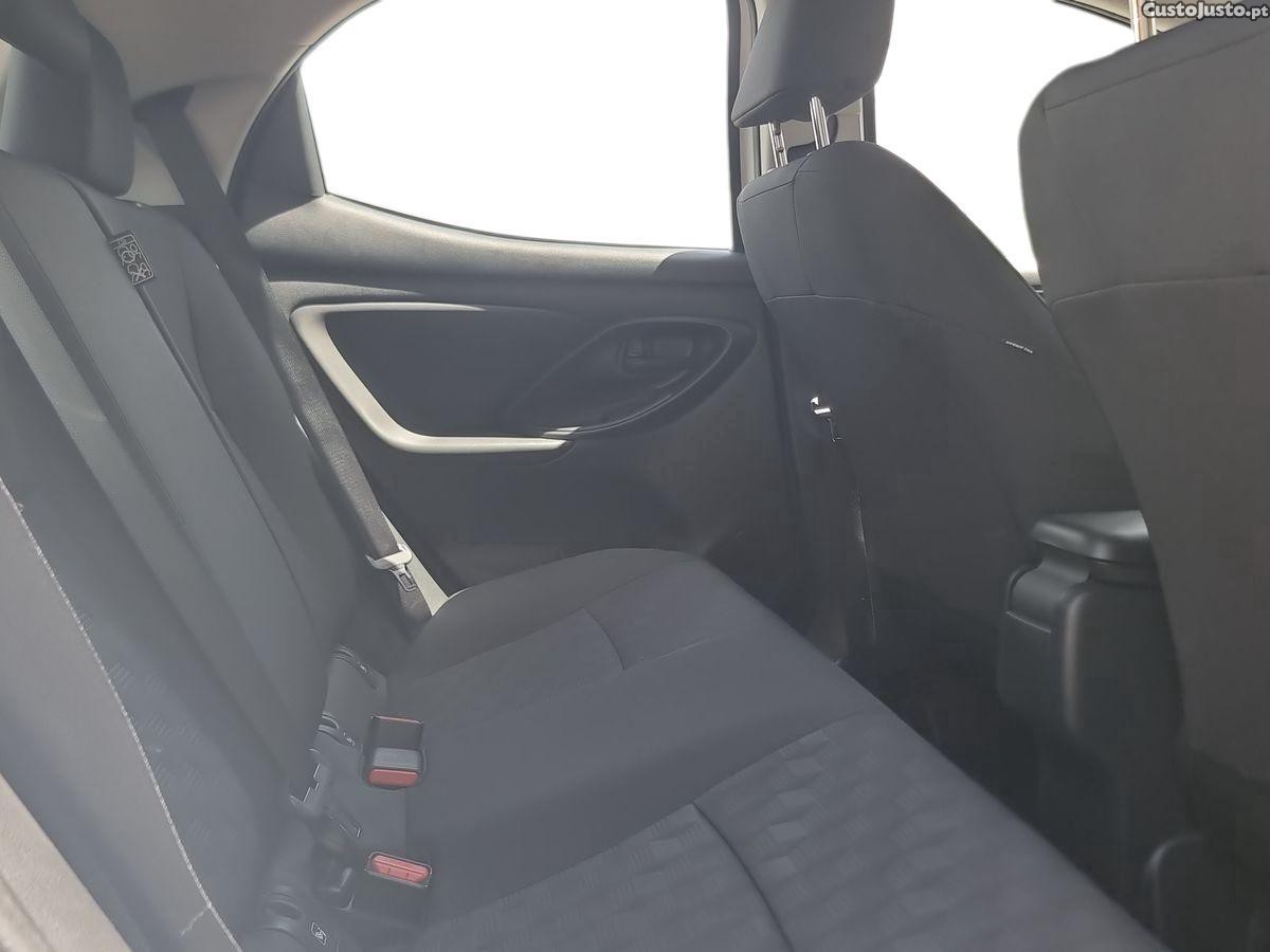 Toyota Yaris 1.5 HDF Comfort Plus — fotografia 9