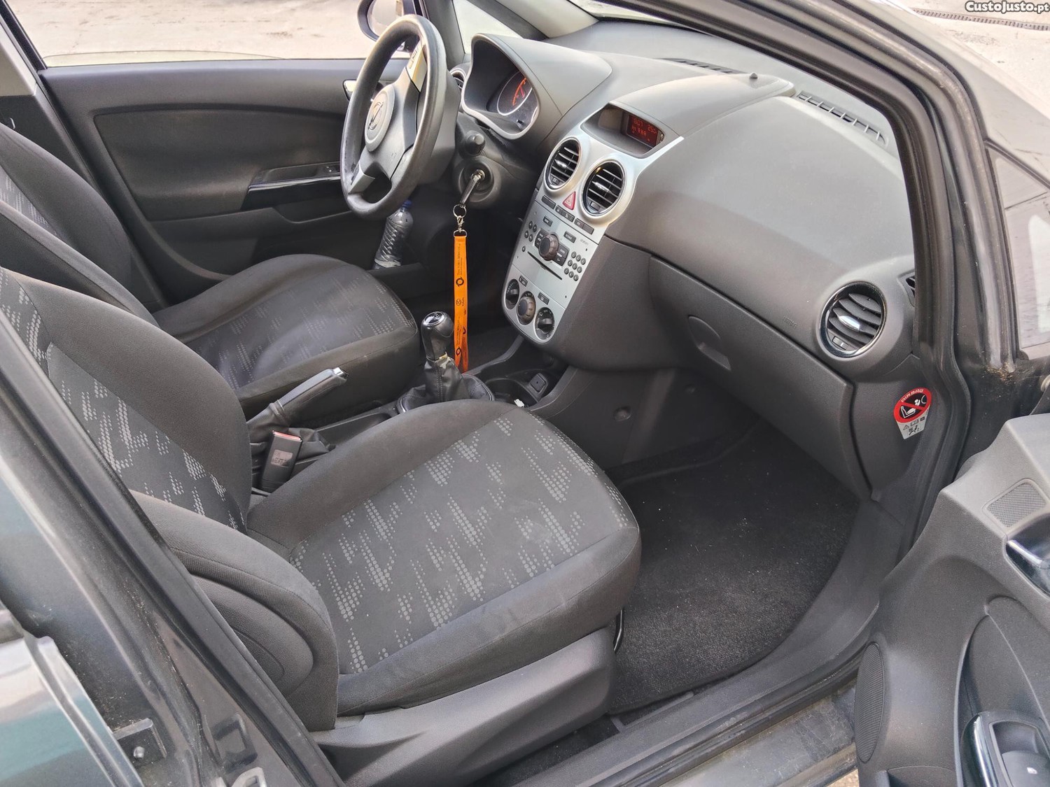 Opel Corsa 1.3 CDTI a/c — fotografia 3