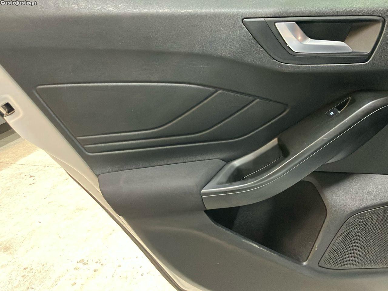 Ford Focus SW 1.0 EcoBoost ST-Line Aut. — fotografia 7