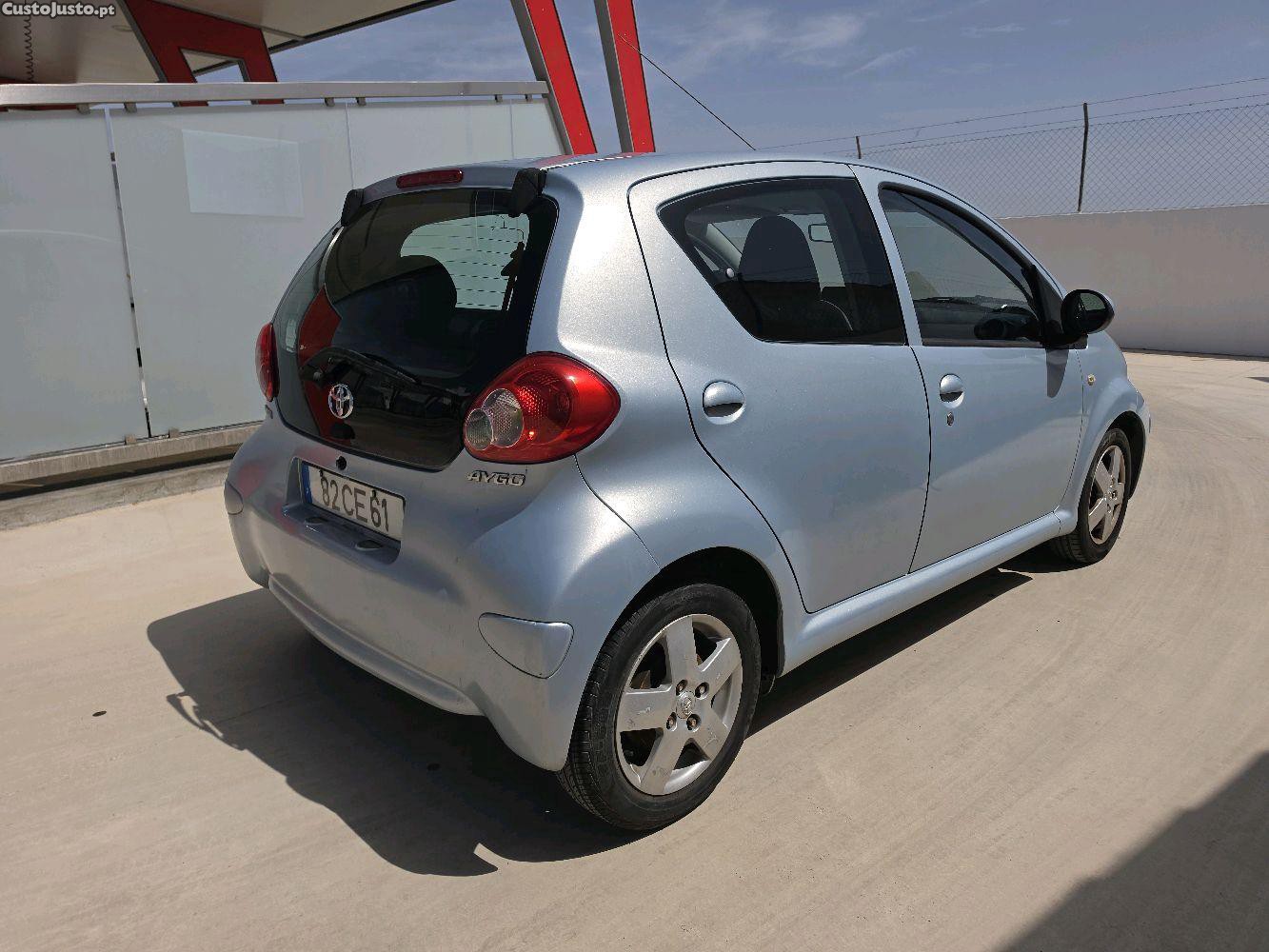 Toyota Aygo 1.0 + AC - 06 foto 4