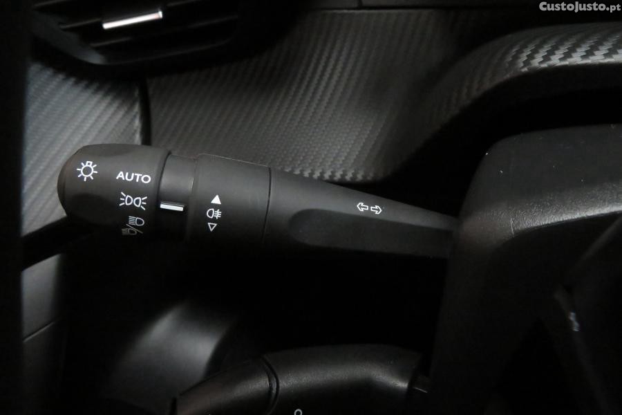 Peugeot 2008 1.2 PureTech Allure — fotografia 7