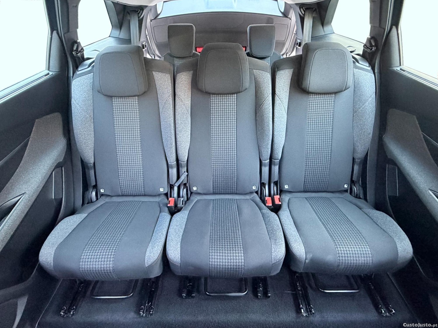 Peugeot 5008 1.5 BLUEHDI ACTIVE PACK EAT8 130 CV - NACIONAL - 7 LUGARES — fotografia 8