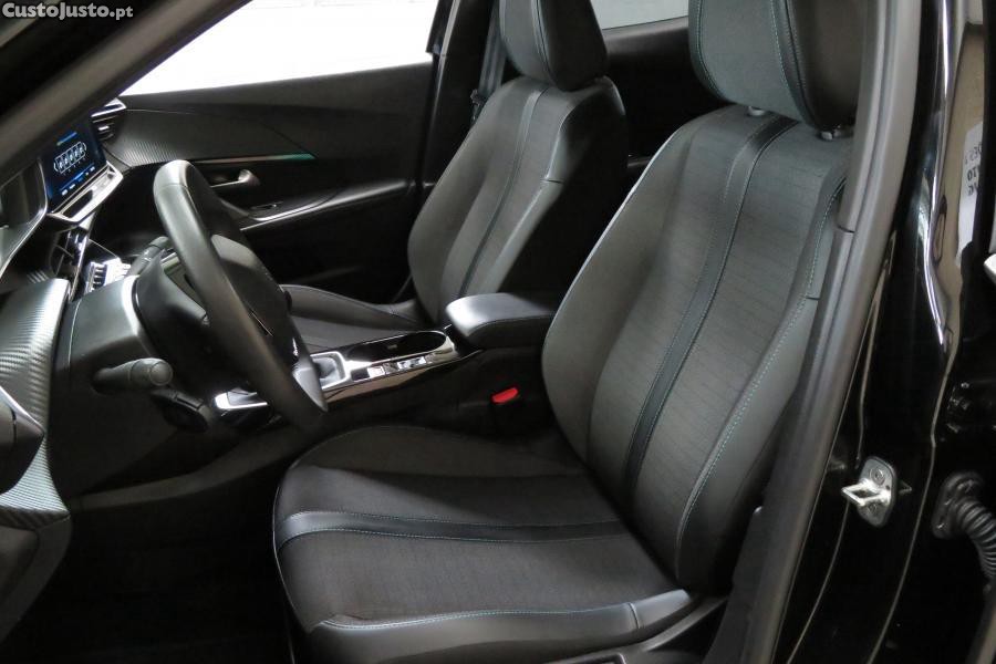 Peugeot 2008 1.2 PureTech Allure — fotografia 19