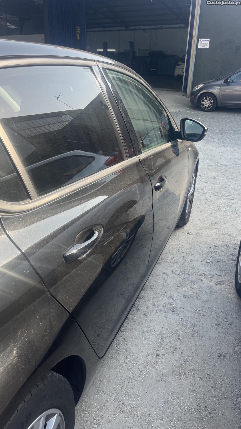 Peugeot 308 1.5 BlueHDi 100cv2018 — fotografia 5