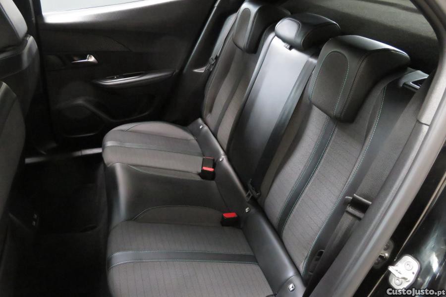 Peugeot 2008 1.2 PureTech Allure — fotografia 15