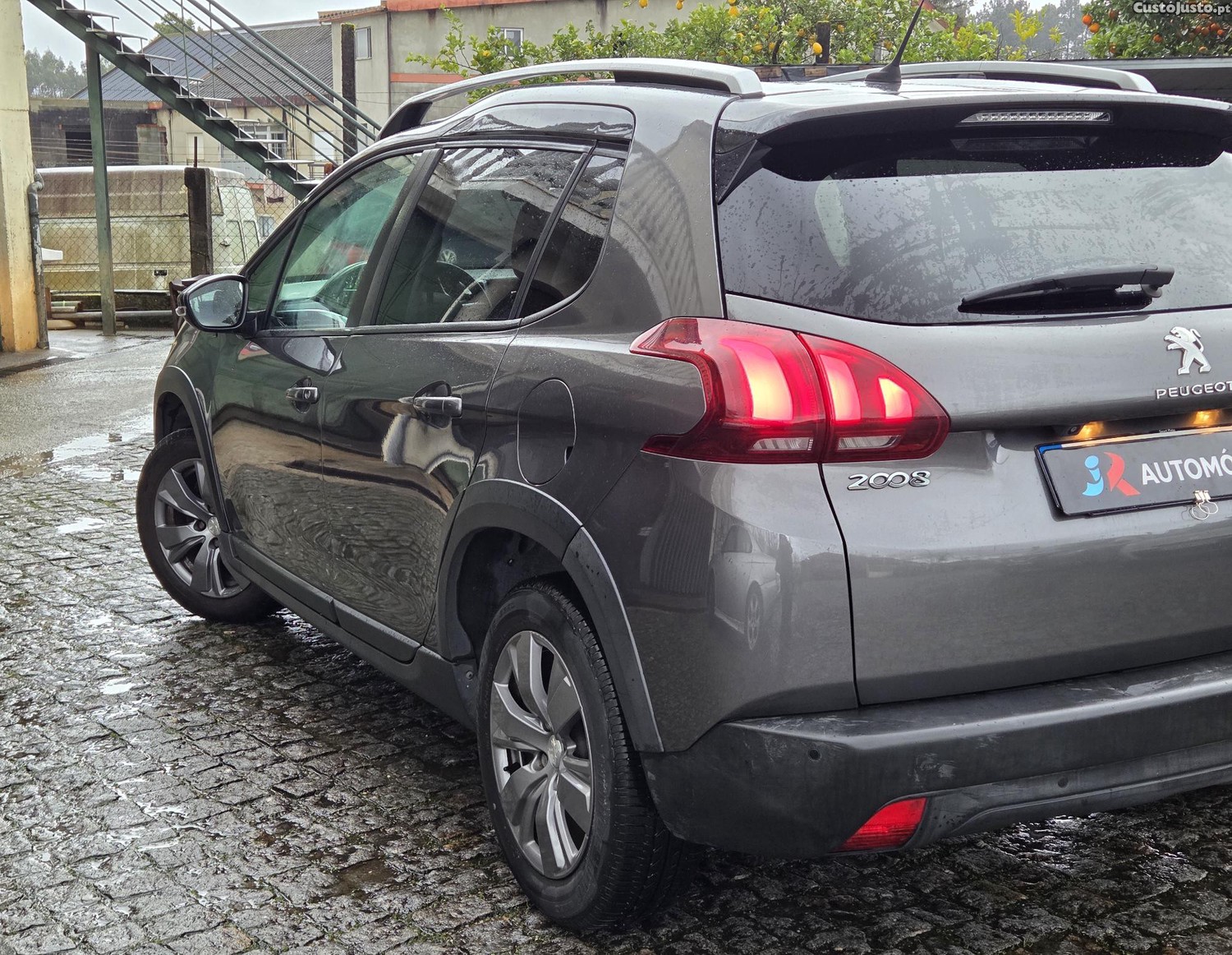 Peugeot 2008 1.2 PureTech Signature — fotografia 4