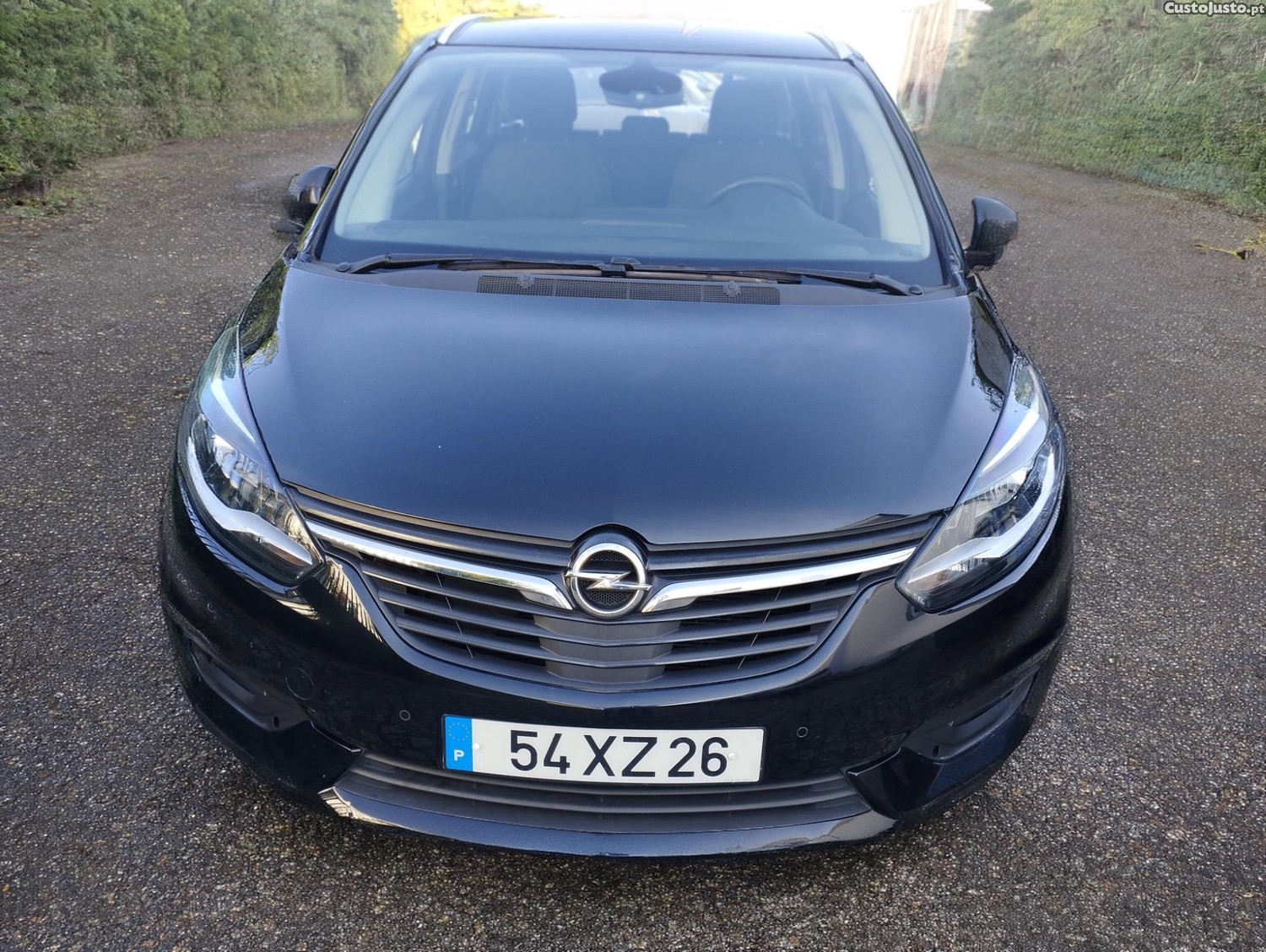 Opel Zafira Tourer — fotografia 2