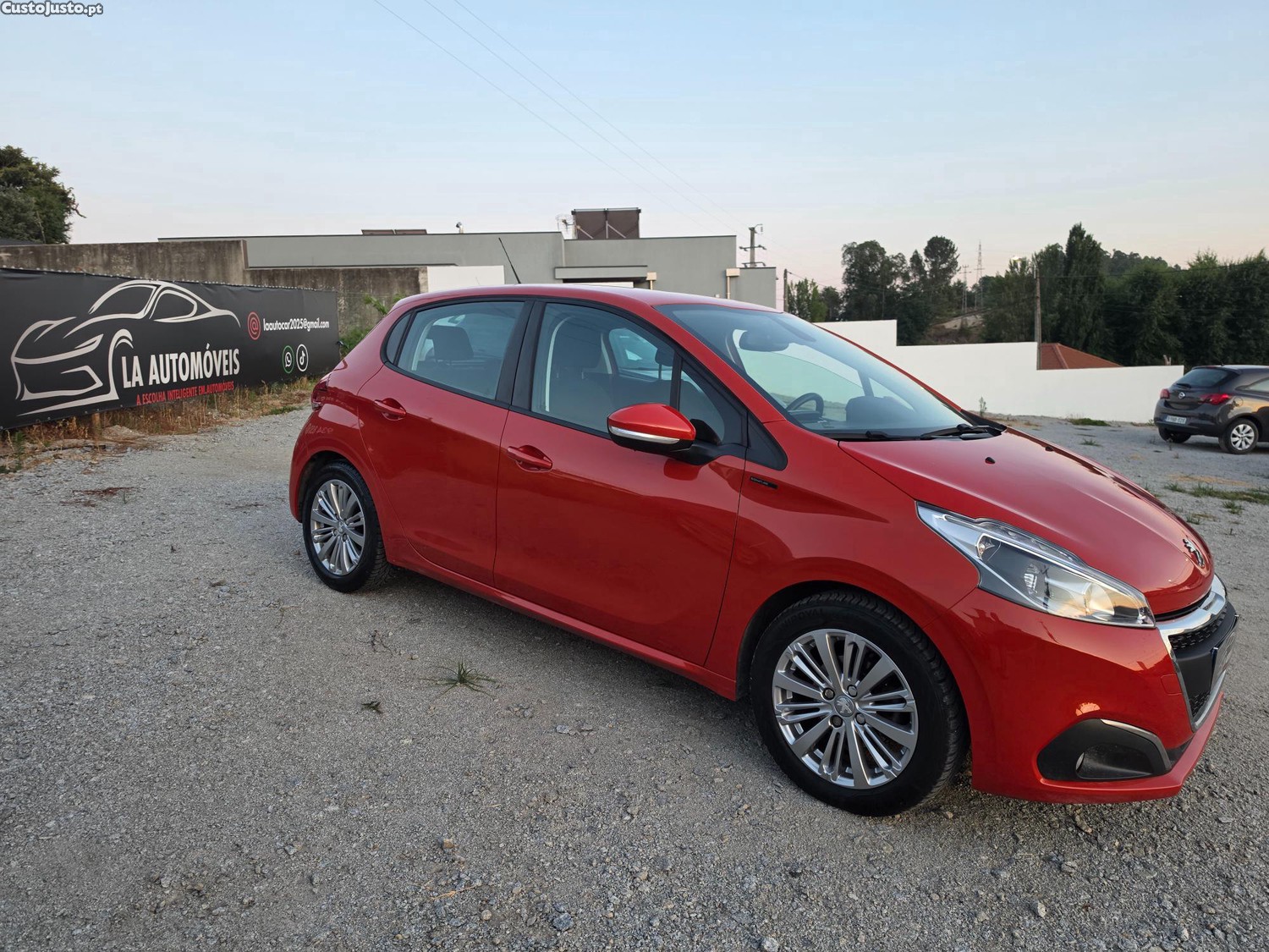 Peugeot 208 1.2 signature 110CVcomo novo — fotografia 13