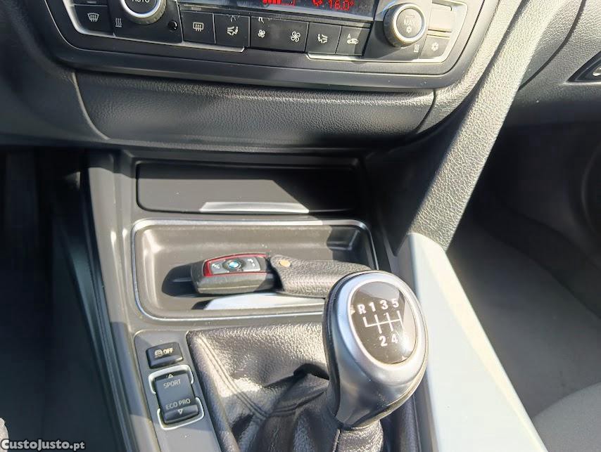 BMW 320 SPORT — fotografia 3