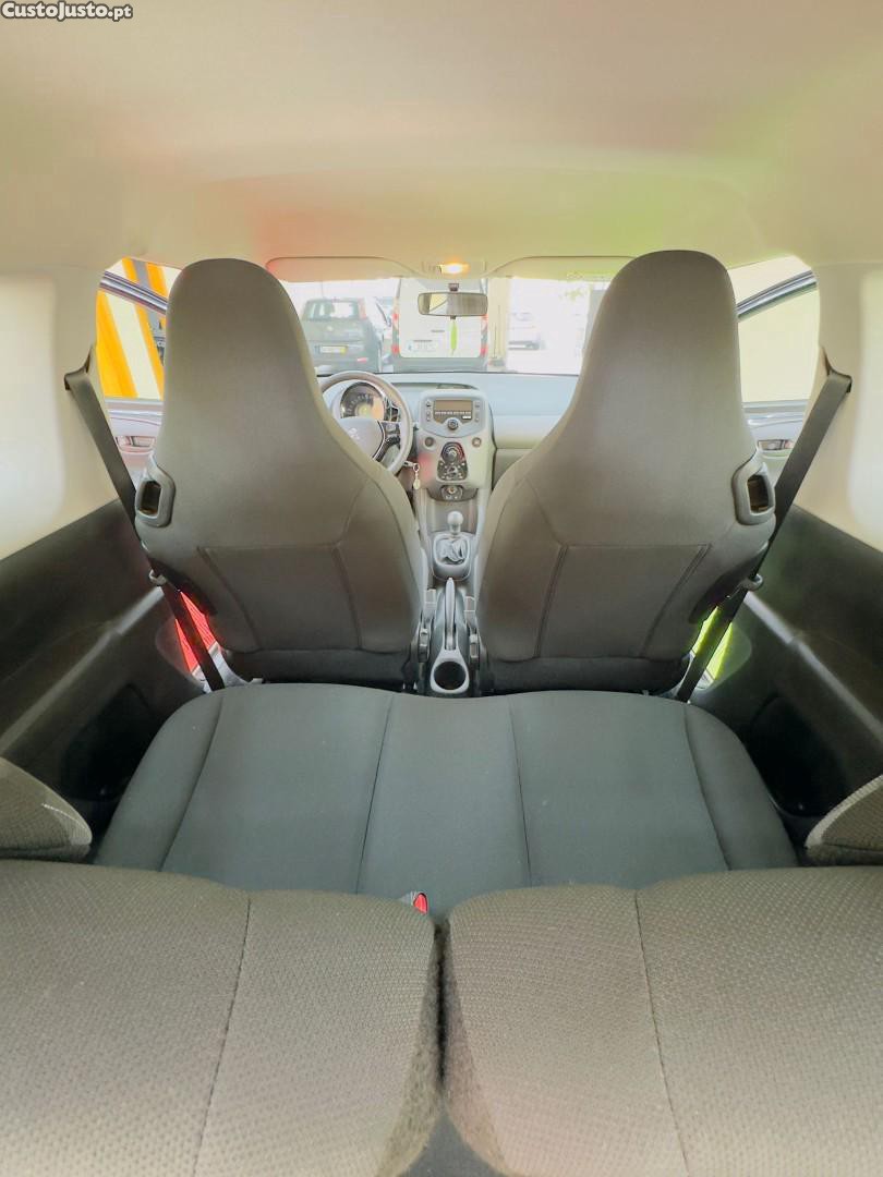 Peugeot 108 1.0 VTi Allure — fotografia 4