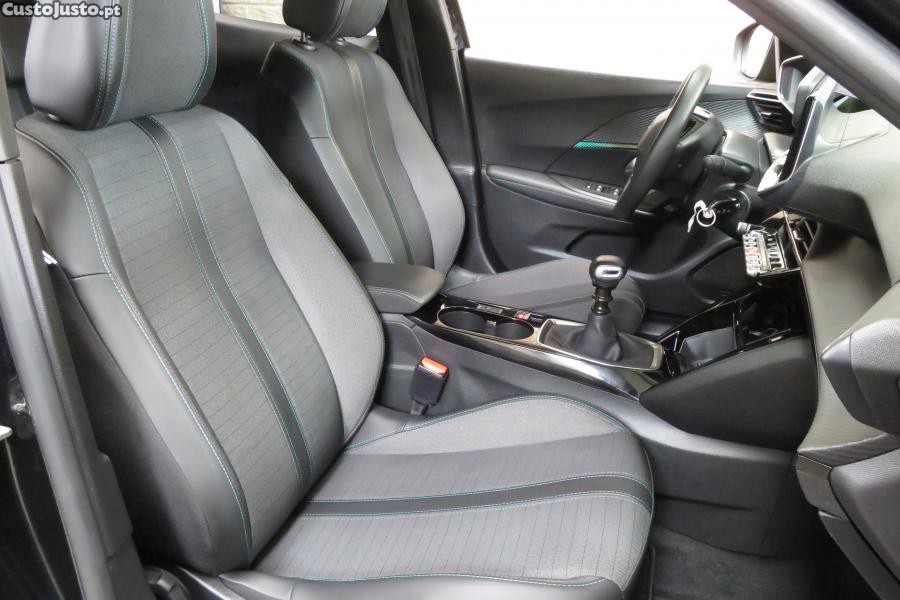Peugeot 2008 1.2 PureTech Allure — fotografia 18