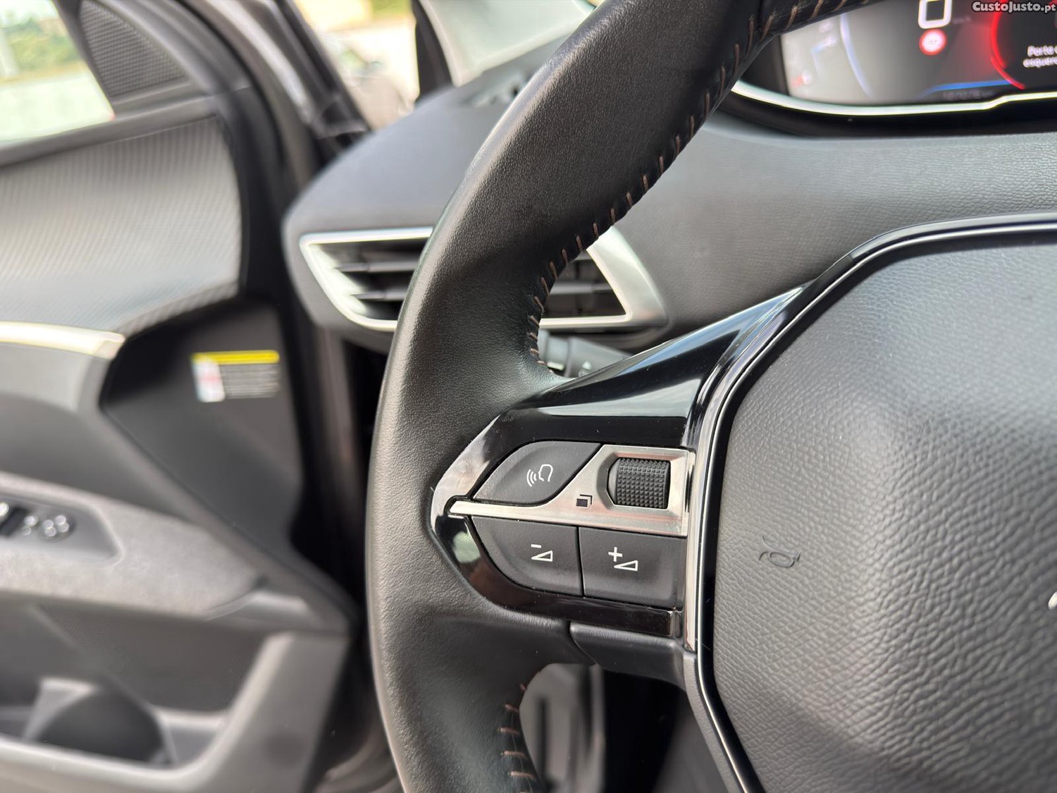 Peugeot 3008 1.5 BlueHDi Active Pack — fotografia 4