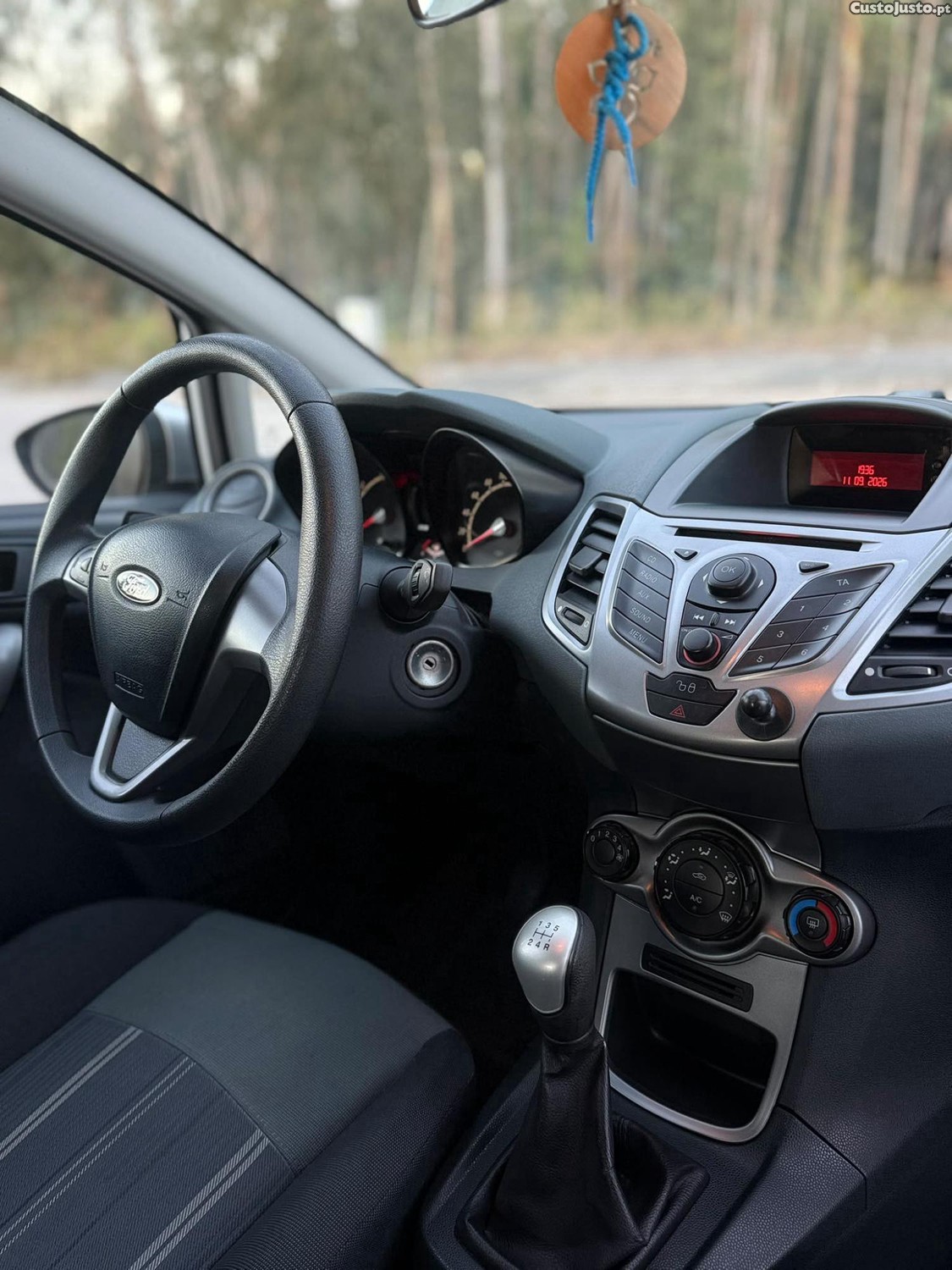 Ford Fiesta 1.25 Gasolina 82cv 5lugares 137.000KM — fotografia 6