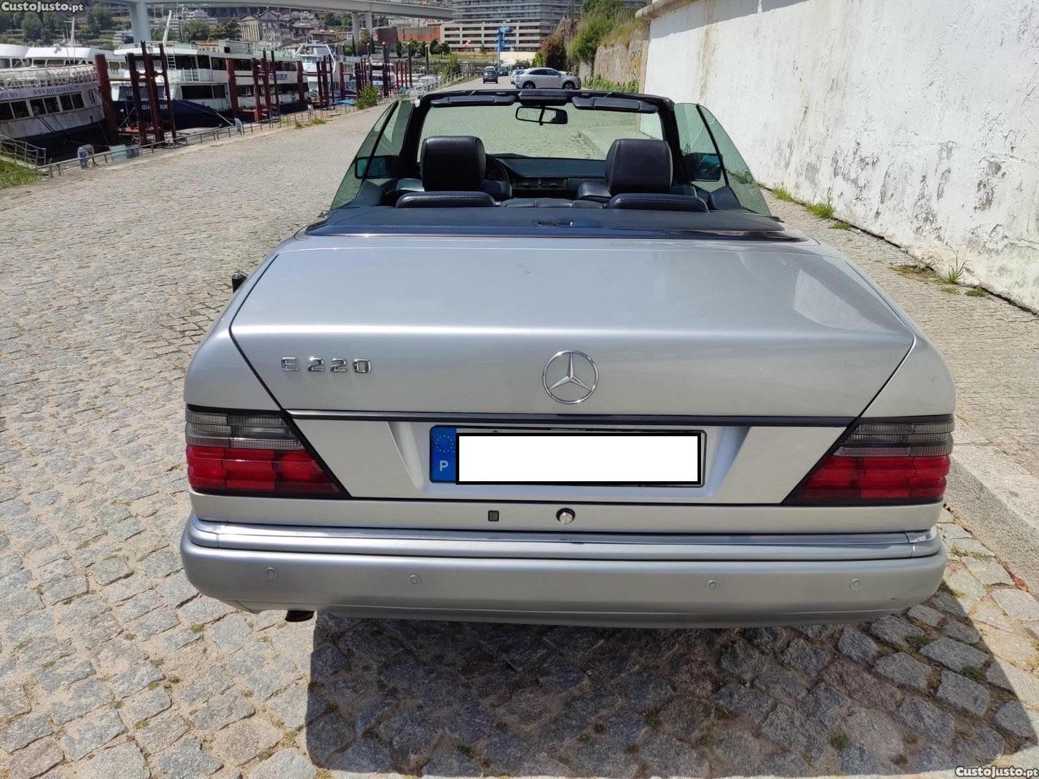 Mercedes-Benz E 220 Cabriolet, A124/W124,150 cv, 1997,c/ hardtop e windshield — fotografia 3