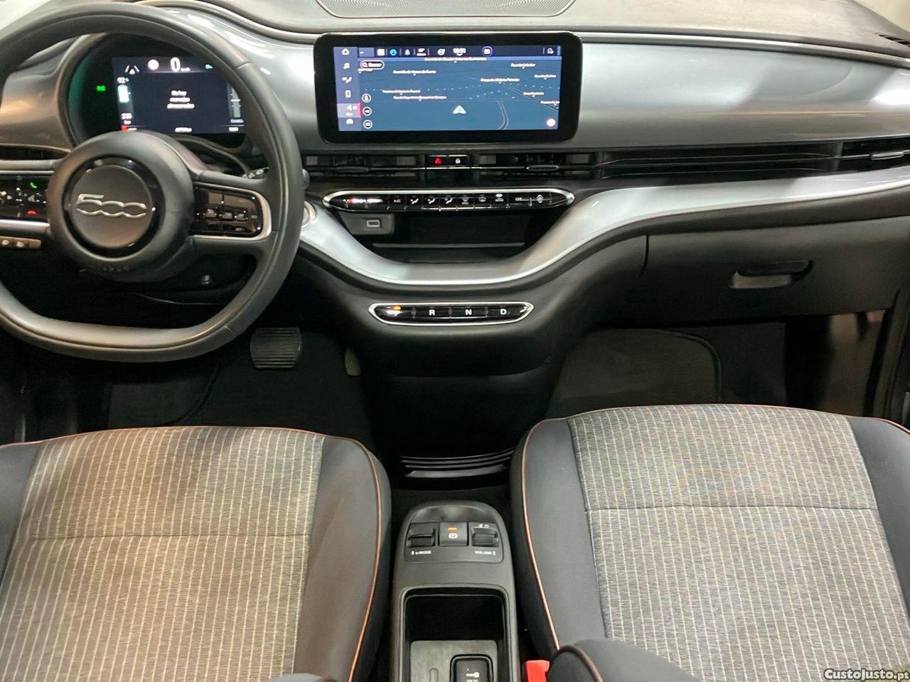 Fiat 500 e Icon Plus 42 KWh — fotografia 12